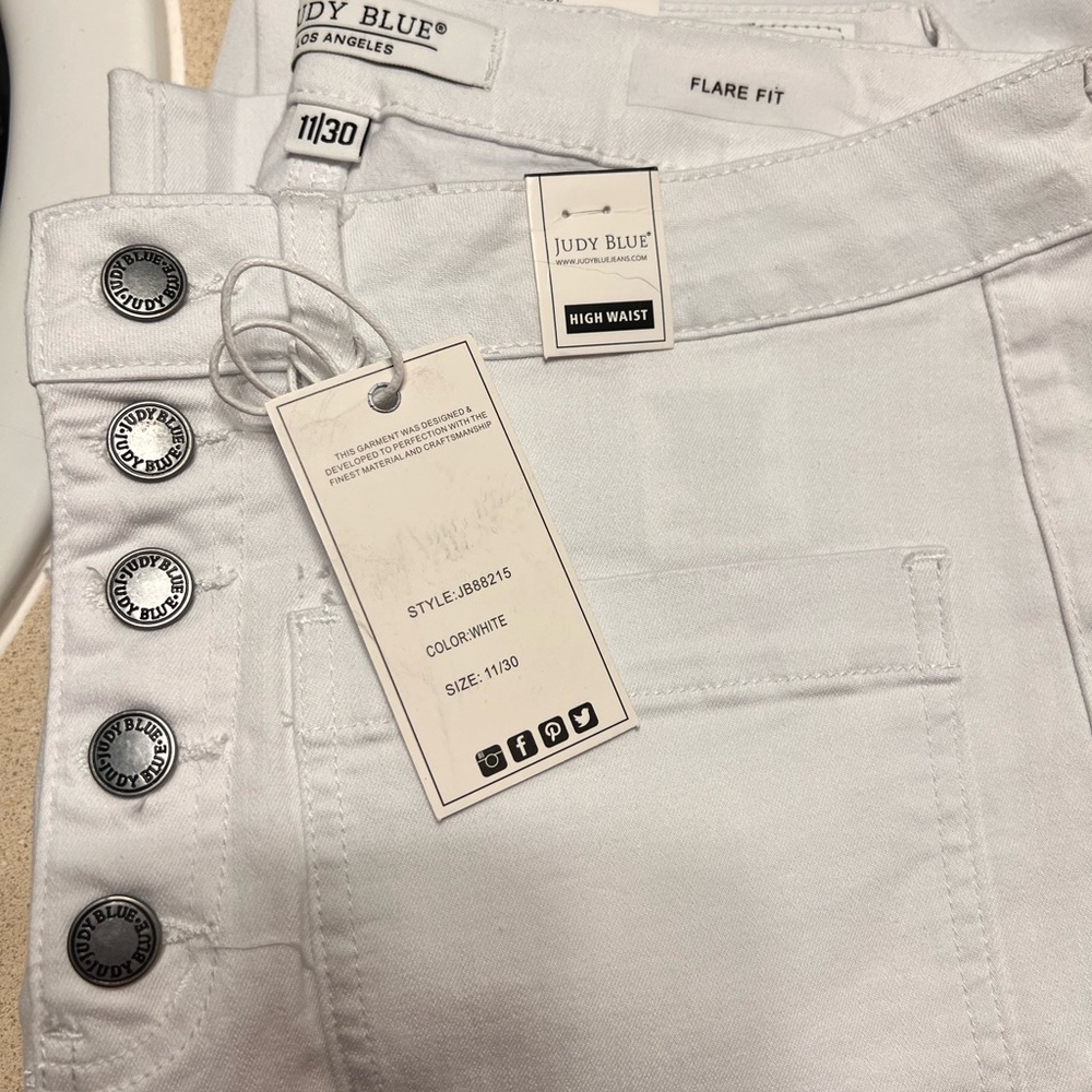 Judy blue white flare jeans size 11, style jb88215 BNWT.